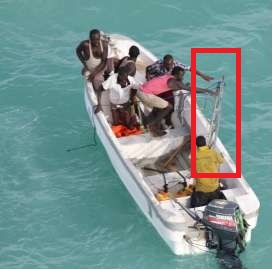 201311_Suspected-pirates-dropping-ladders-into-the-sea-ladder-highlighted