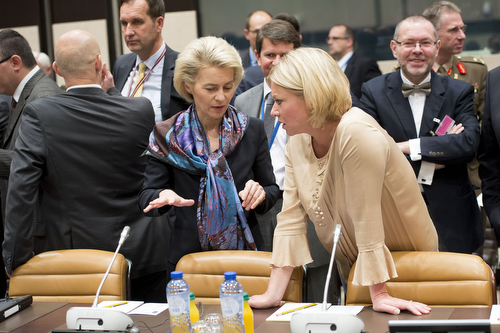 Left to right: Ursula von der Leyen (Minister of Defence, German) in discussion with Jeanine Hennis-Plasschaert (Minister of Defence, The Netherlands)
