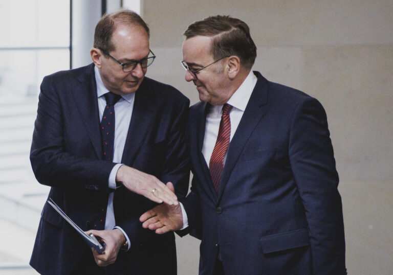 Neuer (alter) Verteidigungsminister, neue Parlamentarische Staatssekretäre